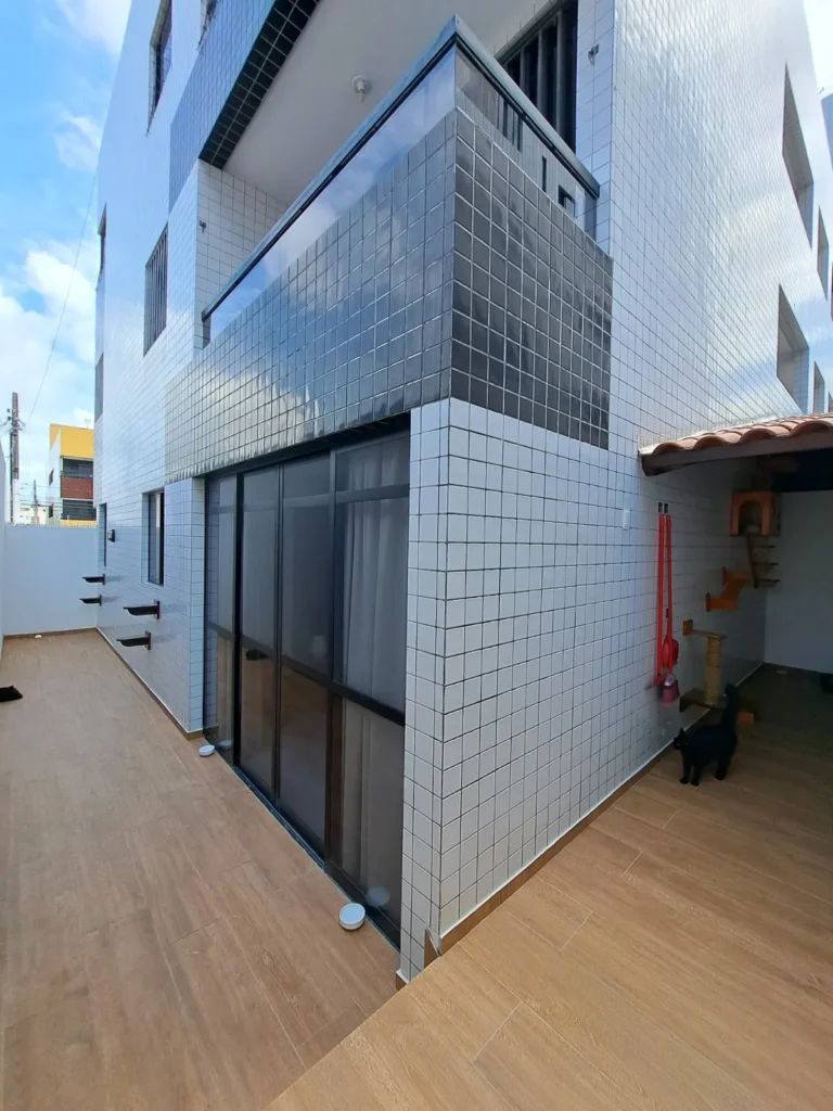 Apartamento térreo à venda nos Bancários